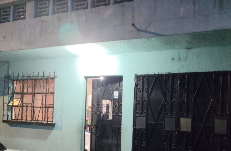 Una fuerte discusión entre los integrantes de una familia habría ocasionado la muerte de dos personas y dos heridas en la colonia La Esperanza. Foto La Hora: PNC