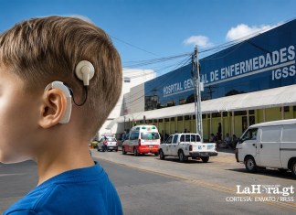 Los casos de los niños Tello Valdez y Vásquez Sánchez quienes esperan adjudicación de implante coclear en el IGSS A pesar de tener dos fallos de las cortes, el IGSS aun no ha operado a dos niños que necesitan implantes cocleares, y tampoco han adquirido el equipo. Imagen La Hora: Daniel López.