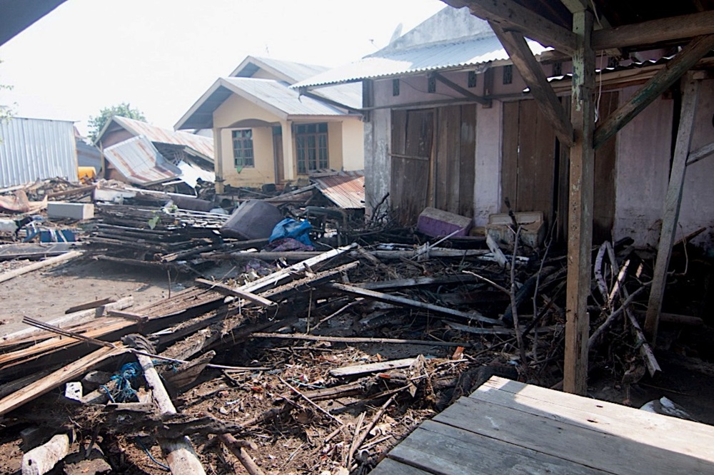 Otro terremoto que superó una magnitud de 7 fue el de la noche del viernes en Indonesia. Foto La Hora: EFE