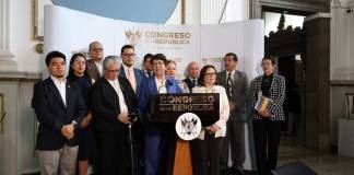Los viceministros de Gobernación, Estuardo Solórzano y Mayda De León, participan en la iniciativa de ley de trabajo comunitario para privados de libertad. Foto: Congreso de la República