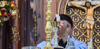Iglesia Católica investiga posible manifestación eucarística en Cuilapa Un evento ocurrido durante la celebración de una misa en Cuilapa, Santa Rosa, es objeto de estudio, informó la Iglesia Católica.