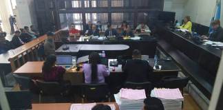 El Tribunal de Mayor Riesgo B escuchó la declaración de otro agente de la PNC que fue testigo de las agresiones proporcionadas a Nelson Santamaría y Eldin Choc. Foto La Hora: Daniel Ramírez