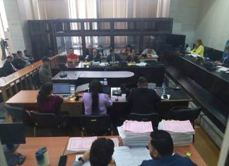 El Tribunal de Mayor Riesgo B escuchó la declaración de otro agente de la PNC que fue testigo de las agresiones proporcionadas a Nelson Santamaría y Eldin Choc. Foto La Hora: Daniel Ramírez