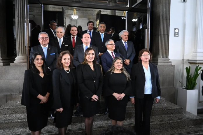 Los trece magistrados titulares de la CSJ electos por el Congreso en octubre de 2024.