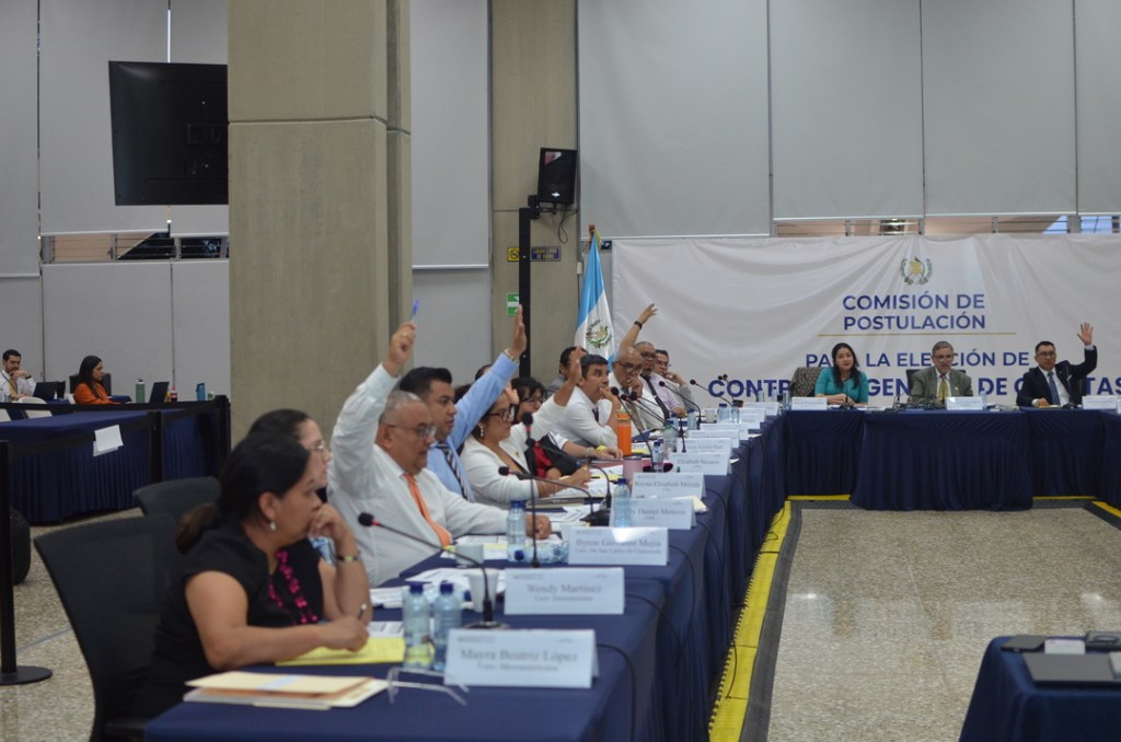 El decano en funciones de la Usac, Byron Mejía, (de corbata naranja). Foto La Hora