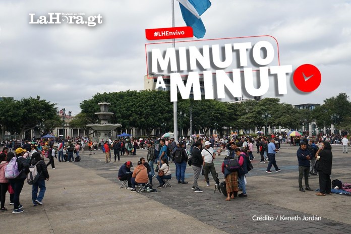 minuto a minuto nuevo Maestros concentrados en la Plaza de la Constitución
