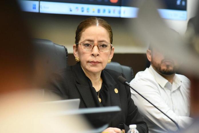 La ministra de Comunicaciones, Norma Zea, responde por el proyecto de paso a desnivel en la avenida Petapa. Foto: La Hora / José Orozco