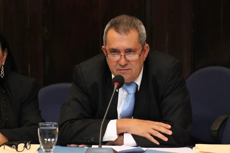 Desde su primera elección como representante de Alta Verapaz, el diputado Oscar Corleto ha cambiado de partido tres veces.
