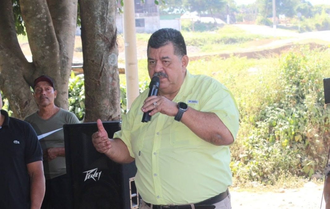 Aunque inicialmente se había sumado a la UNE, Oswaldo Rosales se inclinó por Cabal como su nuevo vehículo electoral.