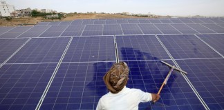 El polisilicio es un componente que se utiliza para fabricar paneles solares. Foto La Hora: EFE