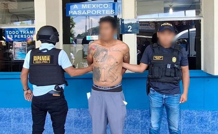 pnc el salvador Salvadoreño detenido en México es entregado a las autoridades de su país. Foto La Hora: PNC