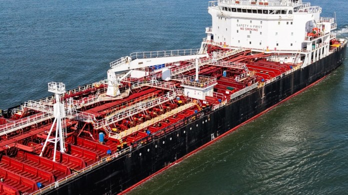 Las reservas de petróleo registran una importante baja al igual que los precios del petróleo, los cuales han bajado 9%. Foto La Hora: EFE