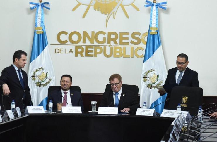 El presidente del Congreso, Luis Contreras, se refiere a las enmiendas a la ley de Teletrabajo y a la ley de relaciones paterno-filiales. Foto: La Hora / José Orozco
