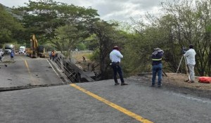 Aceleran trabajos para habilitar paso provisional "lo antes posible", tras colapso del puente Güijo