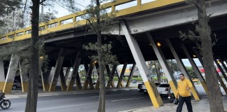 Grietas y agujeros evidencian deterioro en puente del Anillo Periférico sobre la calzada Aguilar Batres Puente del Anillo Periférico, sobre la Aguilar Batres