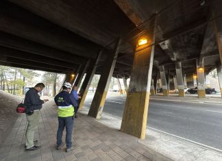 Por presentar daños en su estructura, se restringió el paso para el transporte pesado y solo pasarán vehículos livianos. Foto La Hora: José Orozco