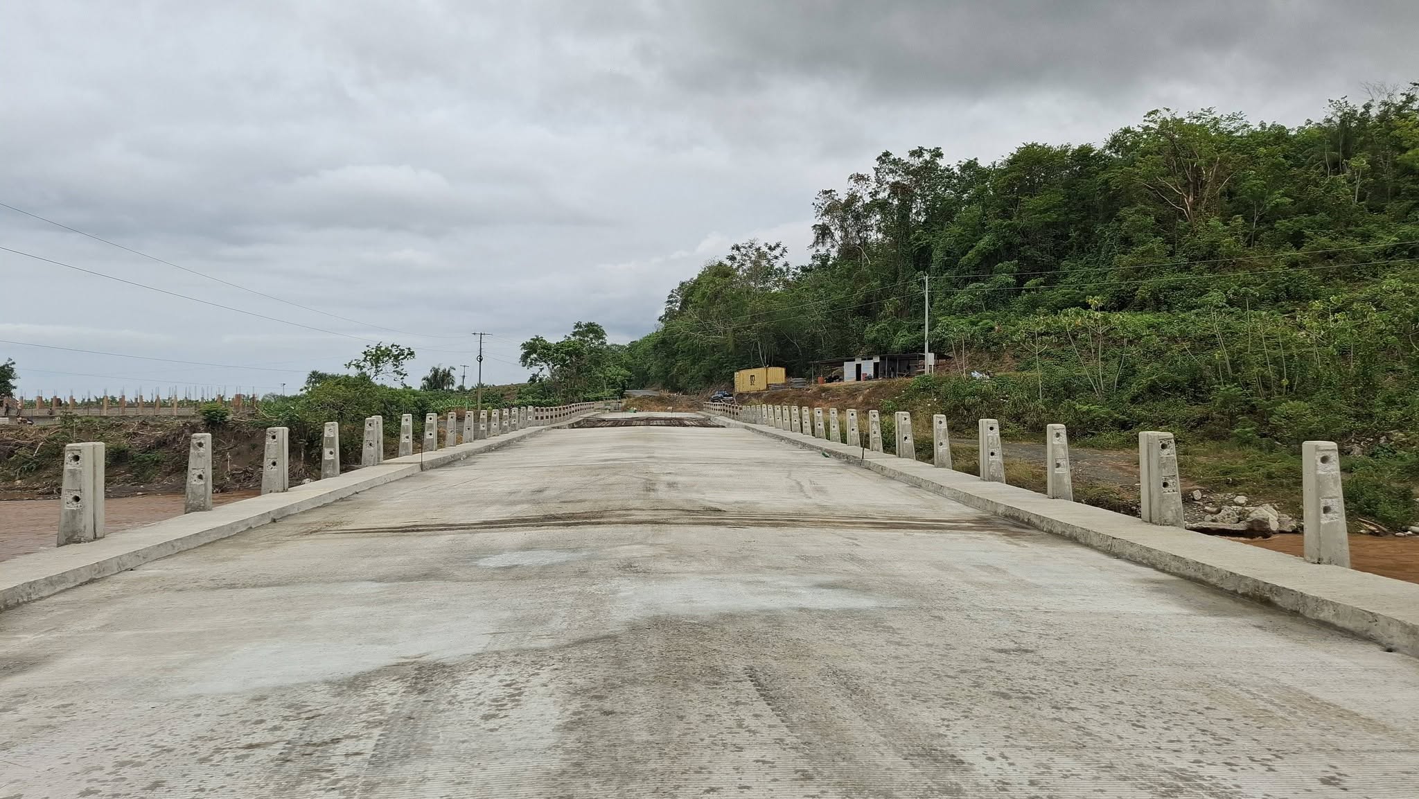 Así luce parte de la losa del puente Túnico, estructura en la cual la Contraloría General de Cuentas encontró serias deficiencias.