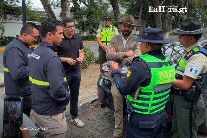 Diputado Diego Toledo denuncia aumento del pasaje sin justificación, transportistas lo retienen.