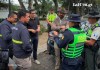 Transportistas retienen a diputado Diego Toledo durante operativo por aumento de pasaje en Sacatepéquez Diputado Diego Toledo denuncia aumento del pasaje sin justificación, transportistas lo retienen.