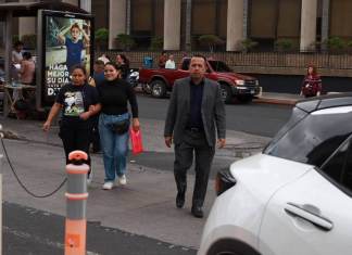 El exfiscal Saúl Sánchez reapareció en la Torre de Tribunales y aseguró que no esta huyendo además de afirmar que "es inocente". Foto La Hora: Daniel Ramírez