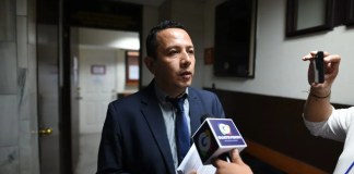 El fiscal del caso Toma de la Usac, Saul Sánchez, afirmó que la Interpol le confirmó que se activaron las alertas rojas sobre nueve personas supuestamente involucradas en el caso. Foto La Hora / Fabricio Alonzo