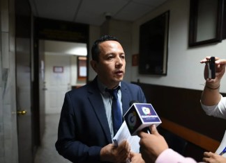El fiscal del caso Toma de la Usac, Saul Sánchez, afirmó que la Interpol le confirmó que se activaron las alertas rojas sobre nueve personas supuestamente involucradas en el caso. Foto La Hora / Fabricio Alonzo