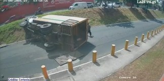 Vídeo: Así ocurrió el accidente en el que un camión recolector de basura volcó en la zona 4 de Mixco