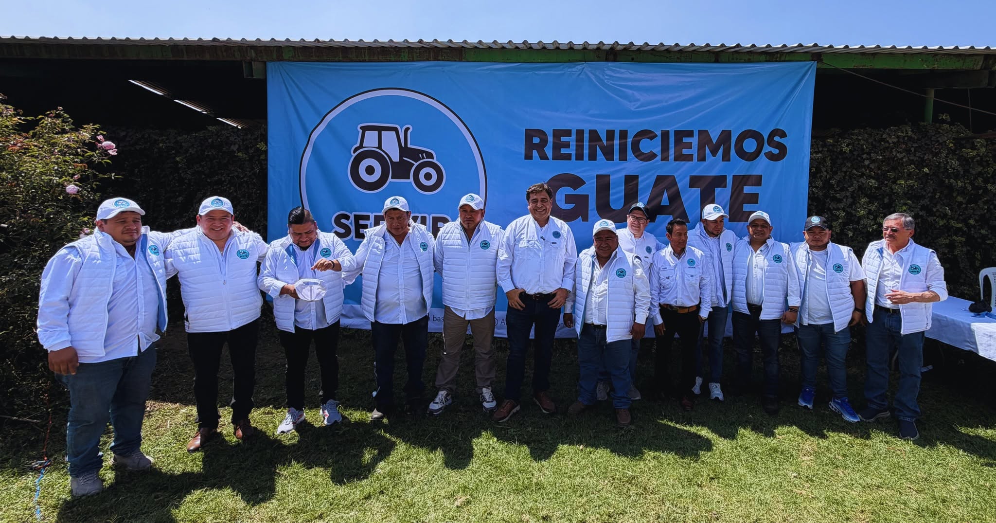 Cuando falta menos de un año para el próximo proceso electoral, Carlos Pineda busca alianzas en los territorios para fortalecer su partido.