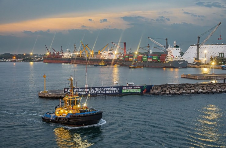 Guatemala estrena Ley General de Puertos: presidente Bernardo Arévalo sanciona Decreto 20-2026 Puerto Quetzal se encamina hacia la modernización más grande de su historia. Foto La Hora: Shutterstock