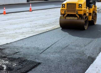 El Gobierno está en una carrera contra reloj para avanzar lo más posible en proyectos de infraestructura. Foto La Hora: Shutterstock