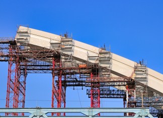 El control de los gastos en obra pública resulta vital para la prensa y sociedad civil que monitorean la transparencia. Foto La Hora: Shutterstock