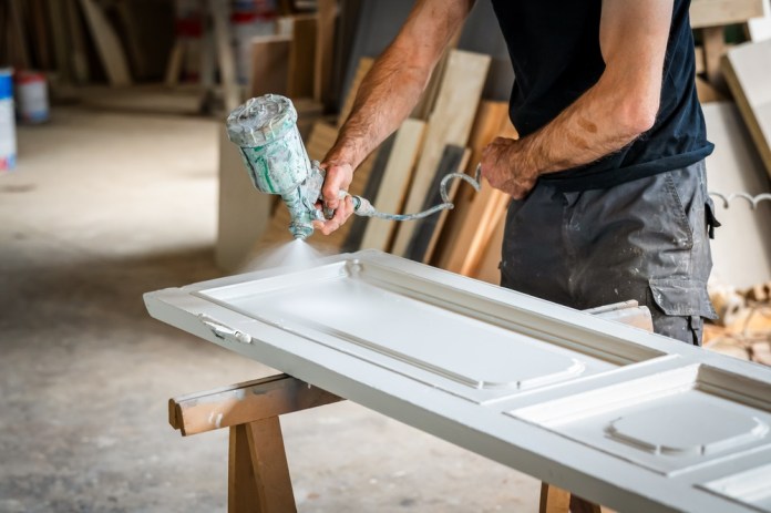 Las puertas de madera lideran las exportaciones del sector forestan en el país. Foto La Hora: Shutterstock