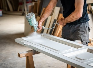 Las puertas de madera lideran las exportaciones del sector forestan en el país. Foto La Hora: Shutterstock