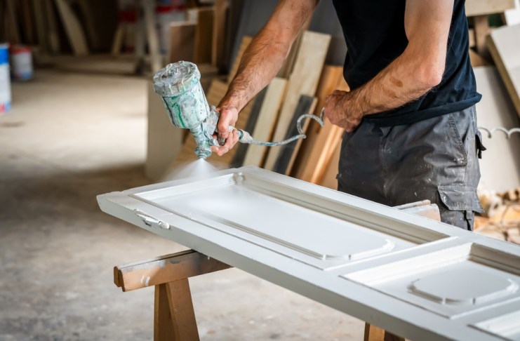 De los bosques a los mercados: Guatemala busca impulsar su industria de muebles con madera sostenible Las puertas de madera lideran las exportaciones del sector forestan en el país. Foto La Hora: Shutterstock