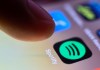 La plataforma musical sueca Spotify anunció este martes la introducción a partir del próximo mes de una nueva etiqueta para identificar las identidades de artistas generadas por inteligencia artificial. Foto La Hora: EFE