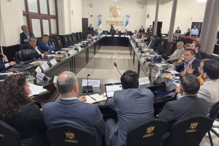La junta directiva adelantó la instancia de jefes de bloque, pero no se incluye alguna propuesta de apoyo por el precio de los combustibles. Foto: La Hora / José Orozco