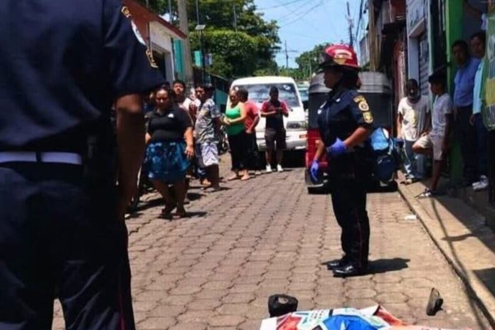 Un ataque armado se registró en San Antonio Suchitepéquez con un saldo de tres personas fallecidas y una herida. Foto La Hora: Bomberos Municipales Departamentales