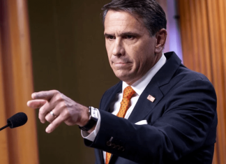 Por un voto mayoritario, el Senado estadounidense confirmó a Todd Blanche como fiscal general de Estados Unidos. Foto La Hora: EFE