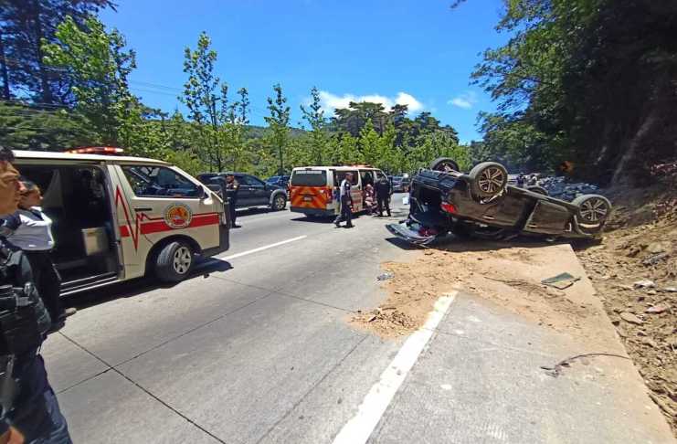 Un vehículo vuelca en el kilómetro 23 de la ruta Interamericana. Foto: Bomberos Voluntarios