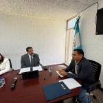 El viceministro de Finanzas, Carlos Melgar, responde por los ajustes en Guatecompras. Foto: La Hora / Roberto Cordón
