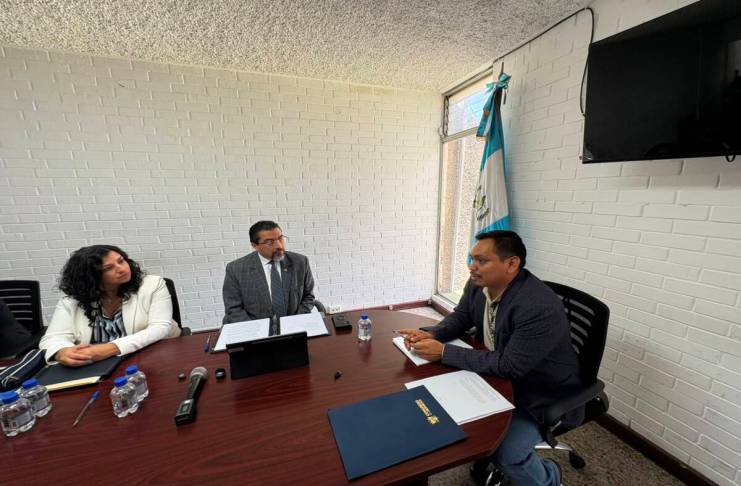 Finanzas explica ajustes en portal Guatecompras respecto a representantes legales El viceministro de Finanzas, Carlos Melgar, responde por los ajustes en Guatecompras. Foto: La Hora / Roberto Cordón