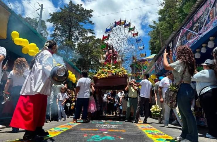 Este miércoles se realizó la tradicional "Procesión de los Mercaderes" en honor a la Virgen de la Asunción, patrona de la Ciudad Capital. Foto La Hora: Pastoral de Religiosidad Popular La Asunción