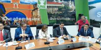 El magistrado titular del TSE, Mario Velásquez, explica por el costo en el voto en el extranjero. Foto: La Hora