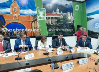 El magistrado titular del TSE, Mario Velásquez, explica por el costo en el voto en el extranjero. Foto: La Hora