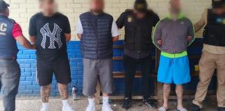 Juez no procesó a los «White Fence» pese a teléfonos encontrados dentro de prisión El Juzgado de Turno dictó falta de mérito a favor de tres supuestos pandilleros a quienes encontraron teléfonos y armas en sus celdas el pasado viernes. Foto La Hora: MP