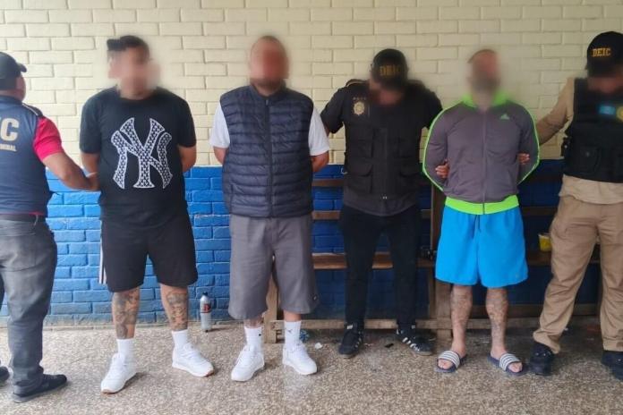 white fence El Juzgado de Turno dictó falta de mérito a favor de tres supuestos pandilleros a quienes encontraron teléfonos y armas en sus celdas el pasado viernes. Foto La Hora: MP