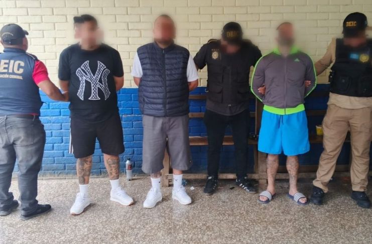 Un total de 43 celulares, tres pistolas y cocaína incautados en celdas de peligrosos pandilleros en Pavón