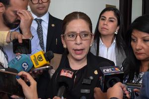 A pesar de los Q148 millones en duda, ministra Norma Zea defiende opaca adjudicación de tres puentes