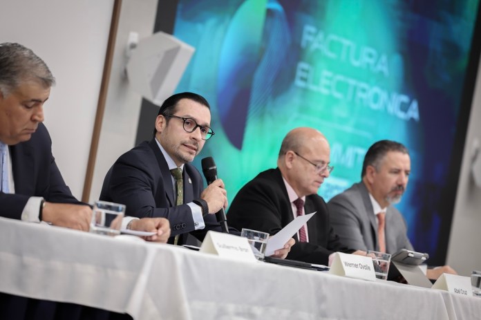 Autoridades exponen detalles del evento. Foto La Hora: cortesía