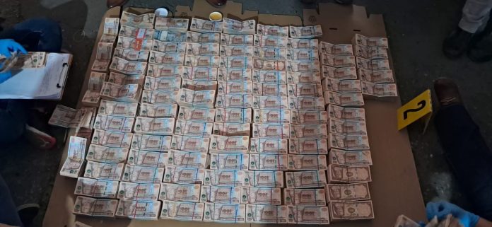 Q1 millón y medio decomisados en allanamiento del Ministerio Público y Policía Nacional Civil. Foto La Hora: MP Q1 millón y medio decomisados en allanamiento del Ministerio Público y Policía Nacional Civil. Foto La Hora: MP